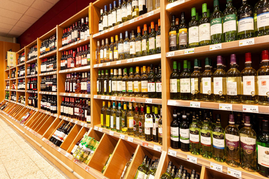 EDEKA Hoffmann in Hötensleben, Weinregal